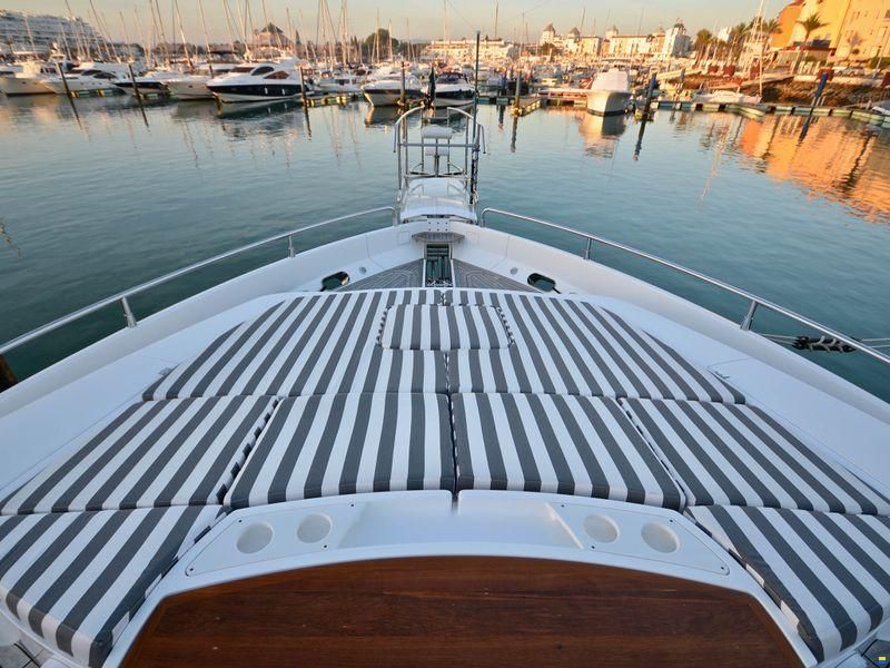 Sunseeker 88 Yacht