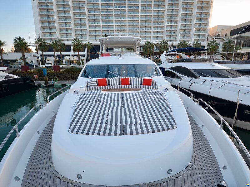 Sunseeker 88 Yacht