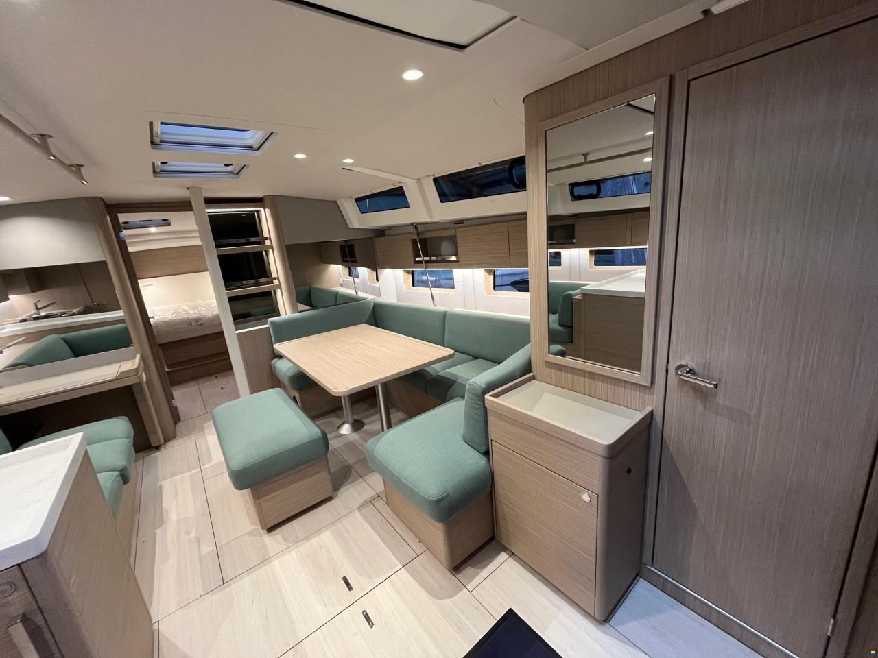 Beneteau Oceanis 47