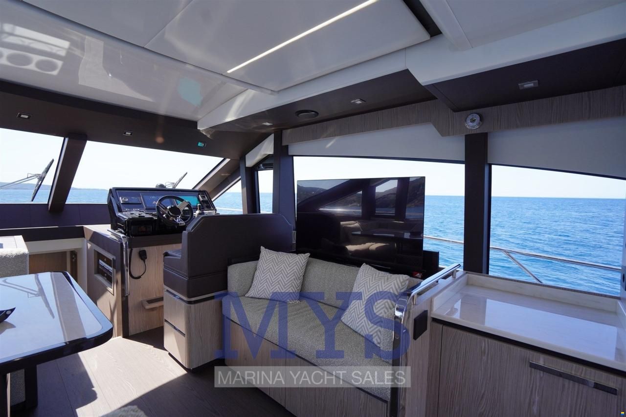 Cayman Yachts S520