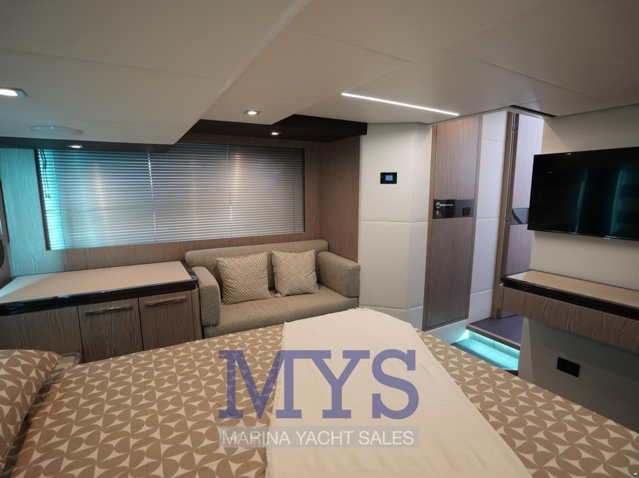 Cayman Yachts S520