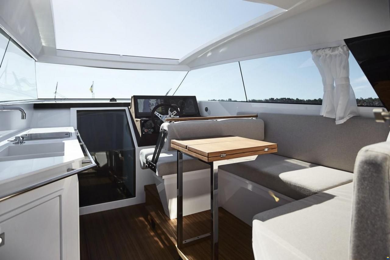 Delta Powerboats 33 Coup&eacute;