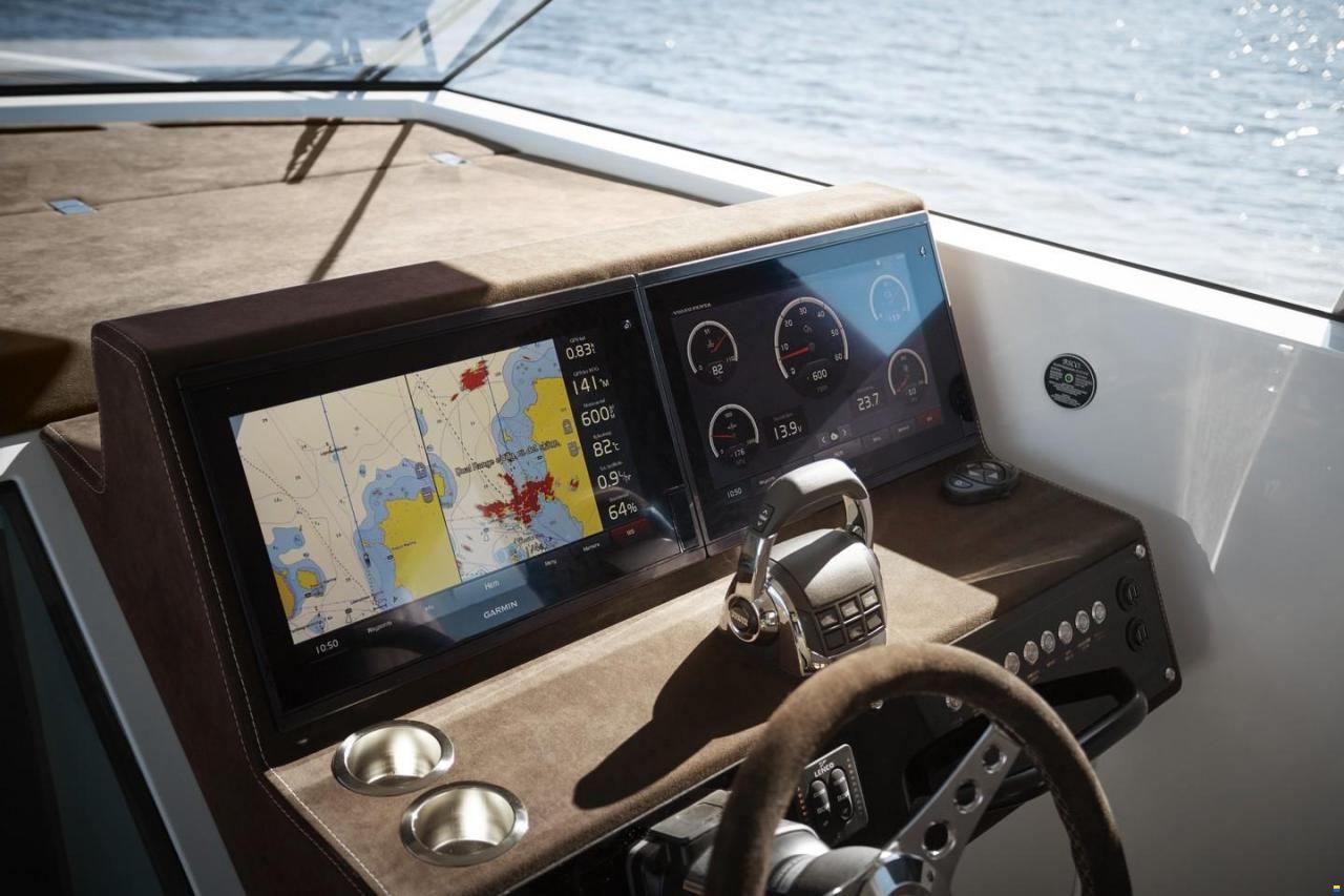 Delta Powerboats 33 Coup&eacute;