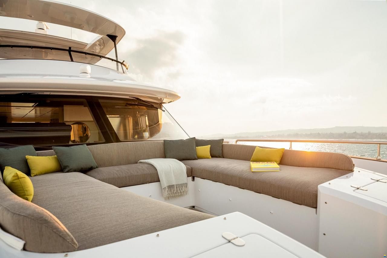 Azimut Magellano 66