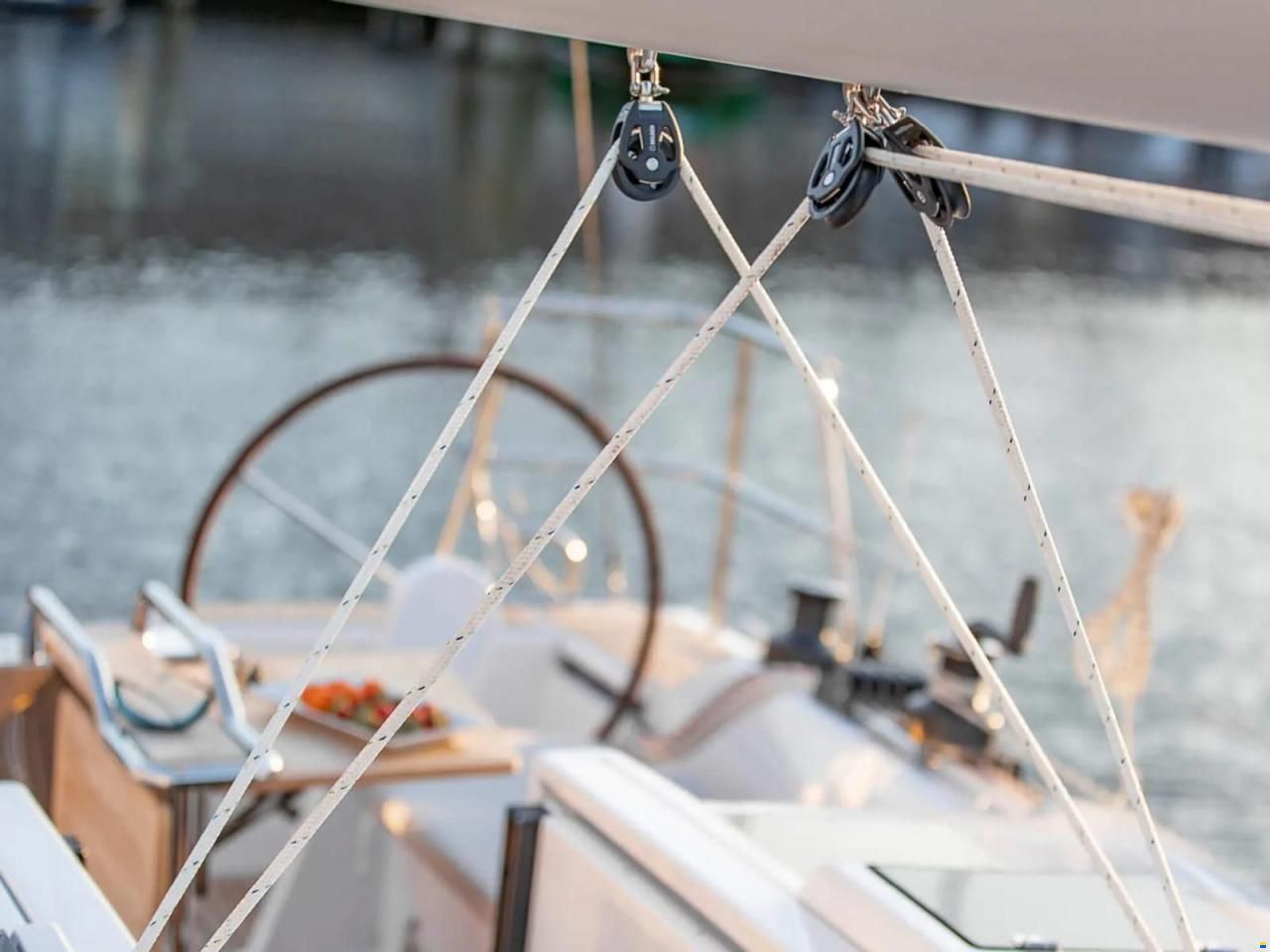 Hanse 348