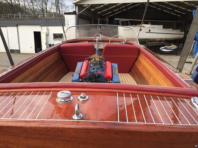 Chris Craft continental 18