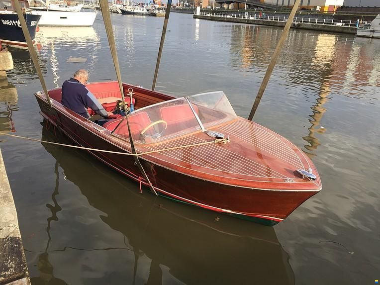 Chris Craft continental 18