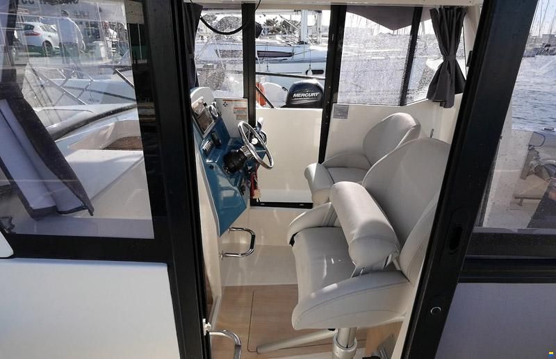 Quicksilver Captur 805 Pilothouse