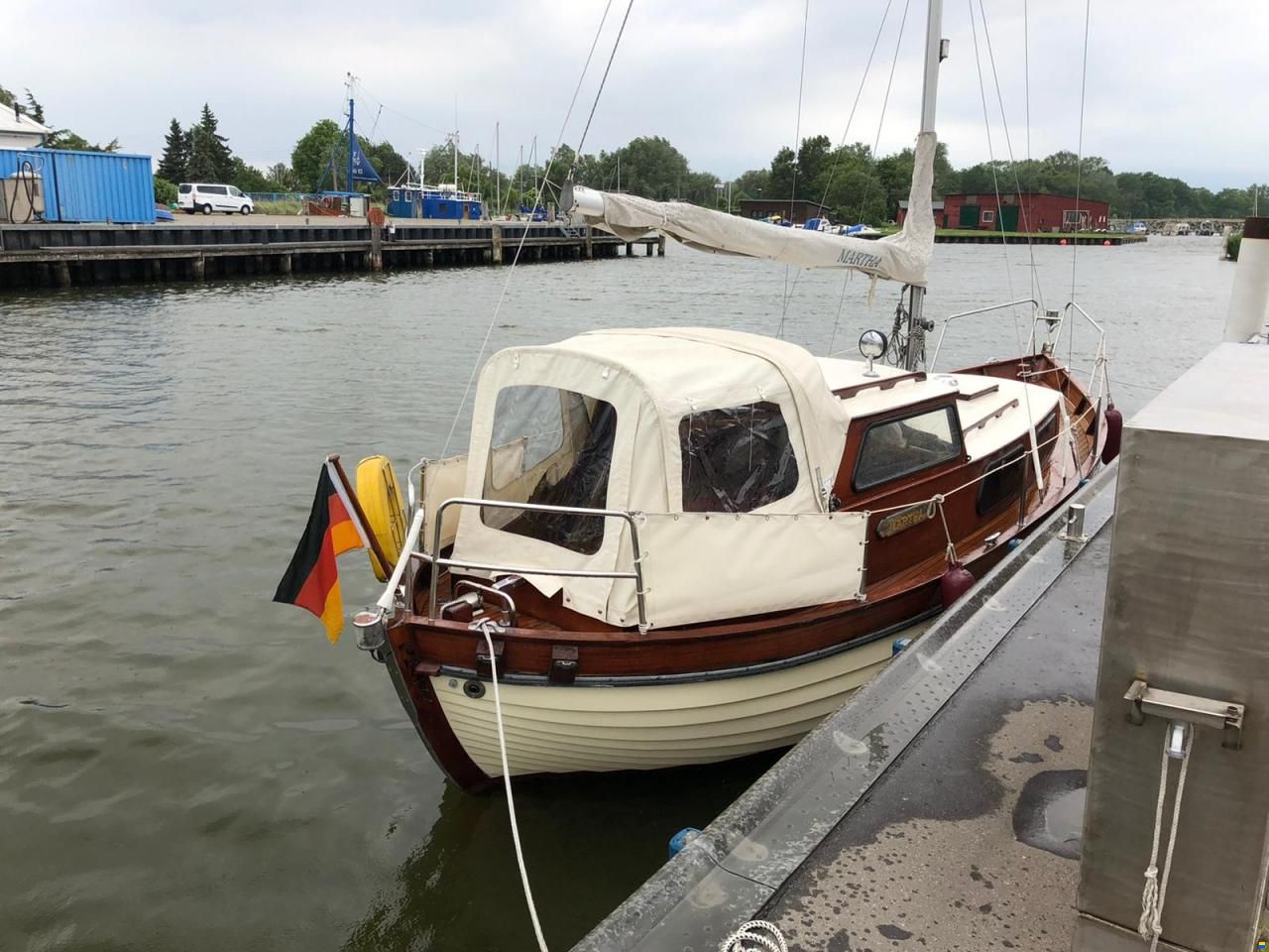 Jutahela Marina 75