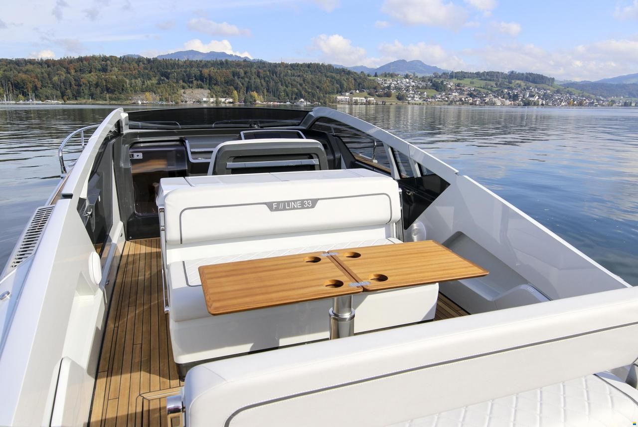 Fairline F//Line 33