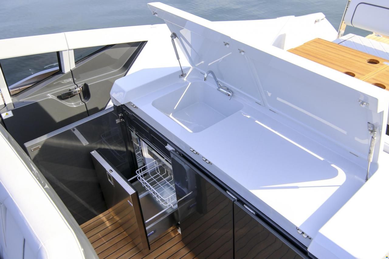 Fairline F//Line 33
