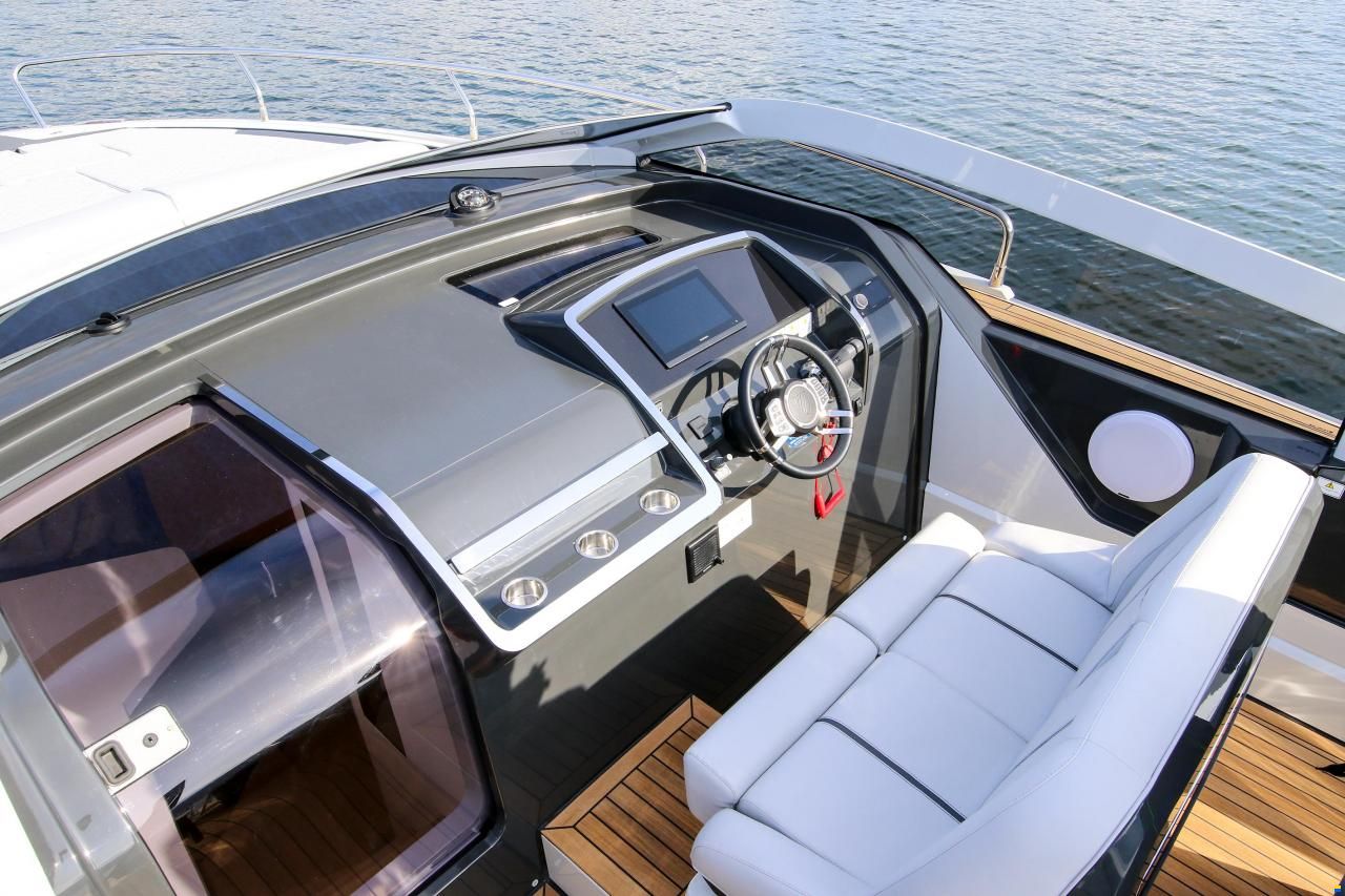 Fairline F//Line 33