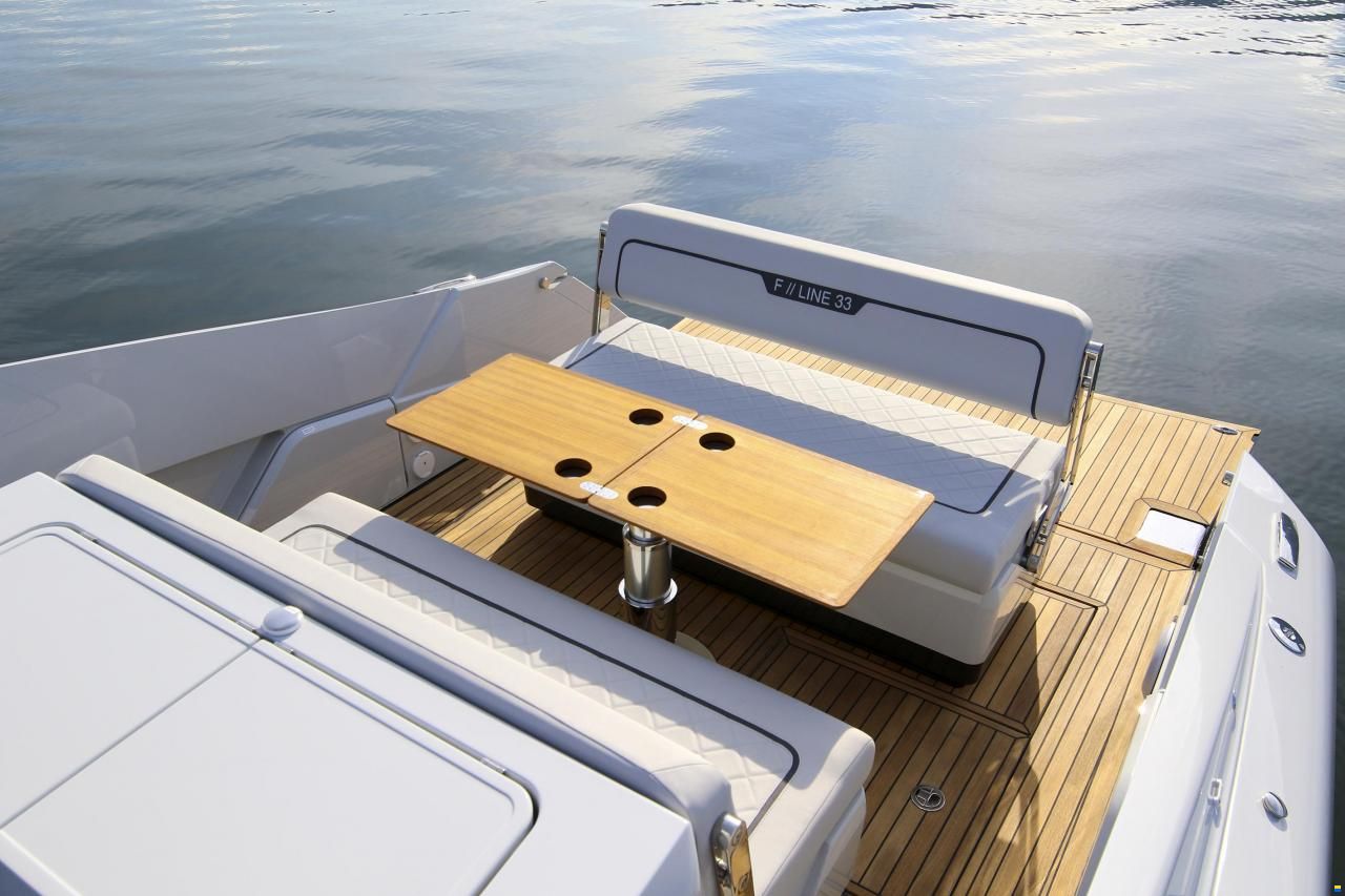 Fairline F//Line 33