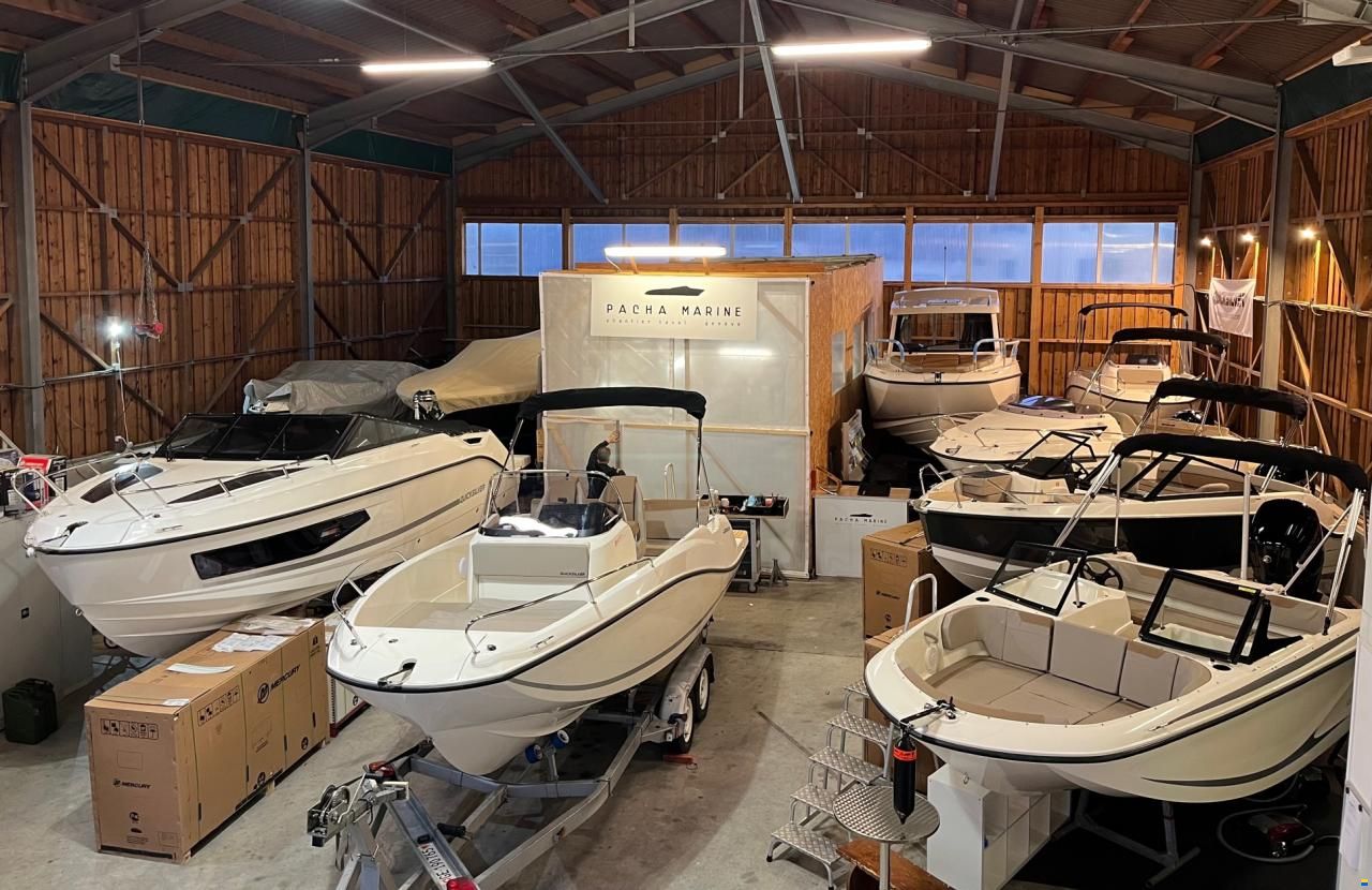 Quicksilver 755 Cruiser + Mercury F300 NEUF EN STOCK