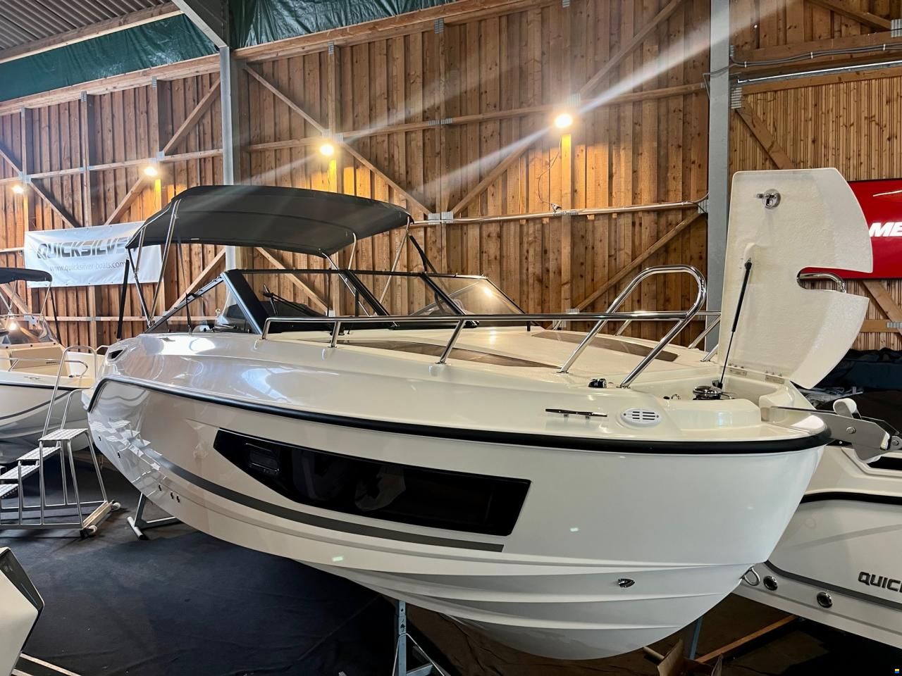 Quicksilver 755 Cruiser + Mercury F300 NEUF EN STOCK