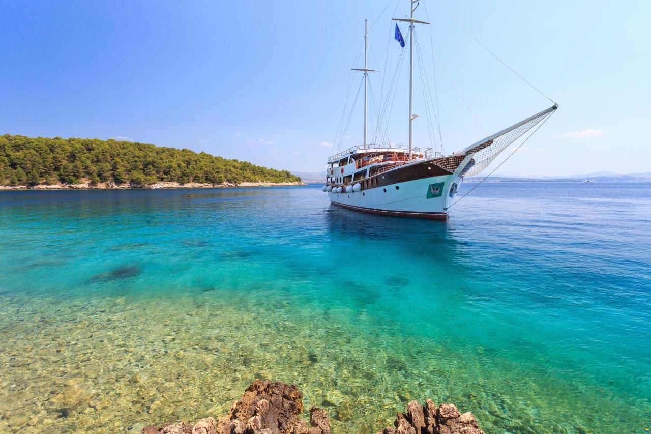 Marina Vinici Wooden Schooner Cruise Shi