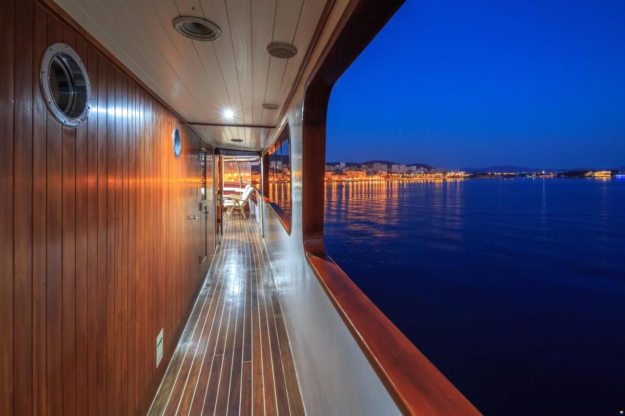 Marina Vinici Wooden Schooner Cruise Shi
