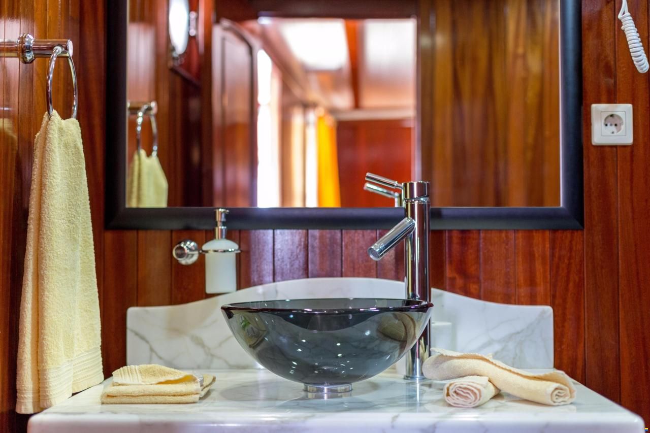 Marina Vinici Wooden Schooner Cruise Shi