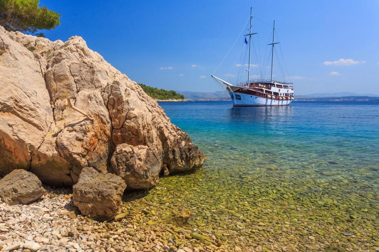 Marina Vinici Wooden Schooner Cruise Shi