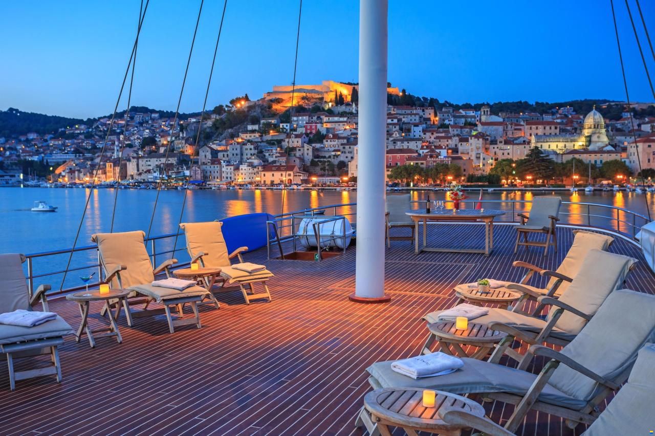 Marina Vinici Wooden Schooner Cruise Shi