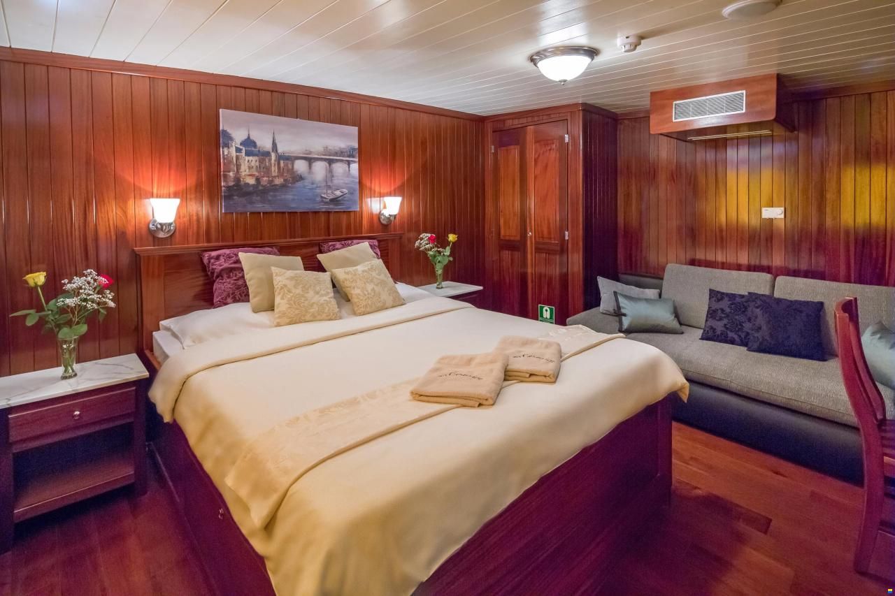 Marina Vinici Wooden Schooner Cruise Shi