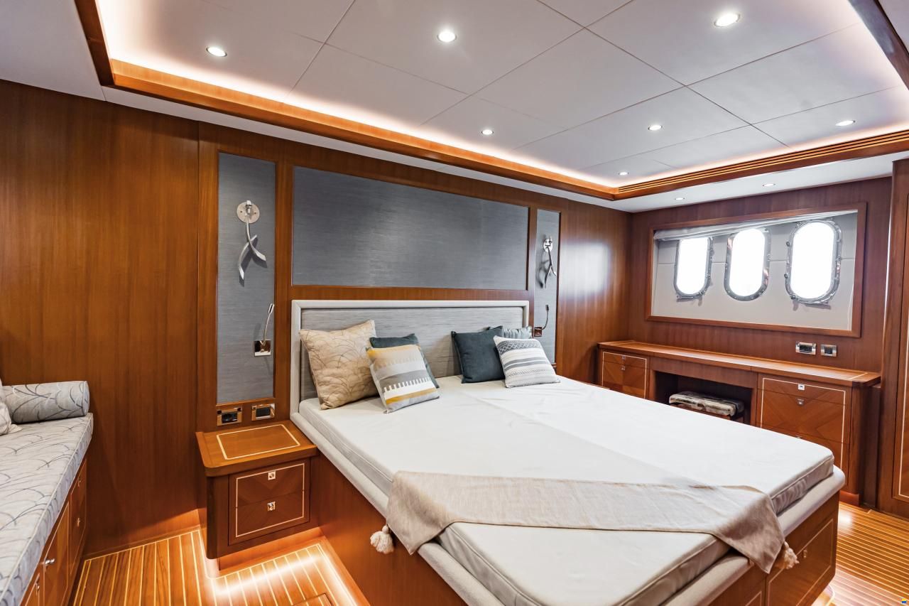 Selene 72 Explorer