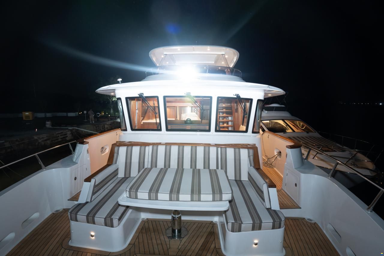 Selene 72 Explorer