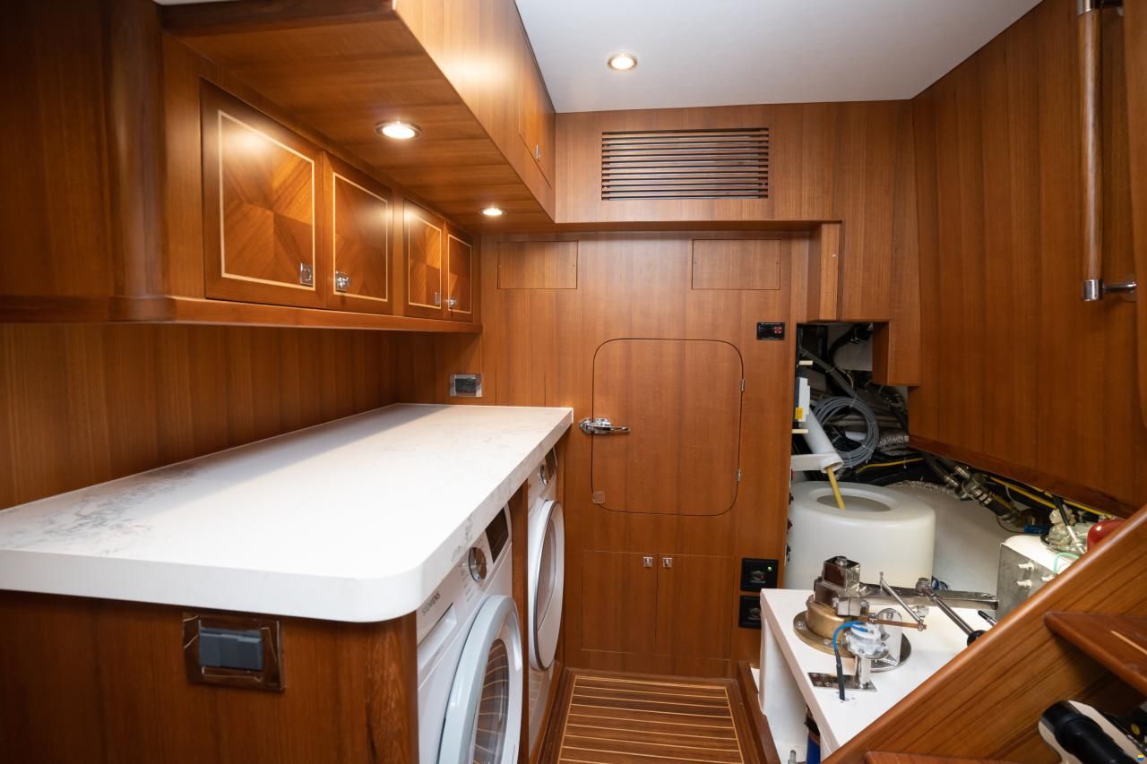 Selene 72 Explorer