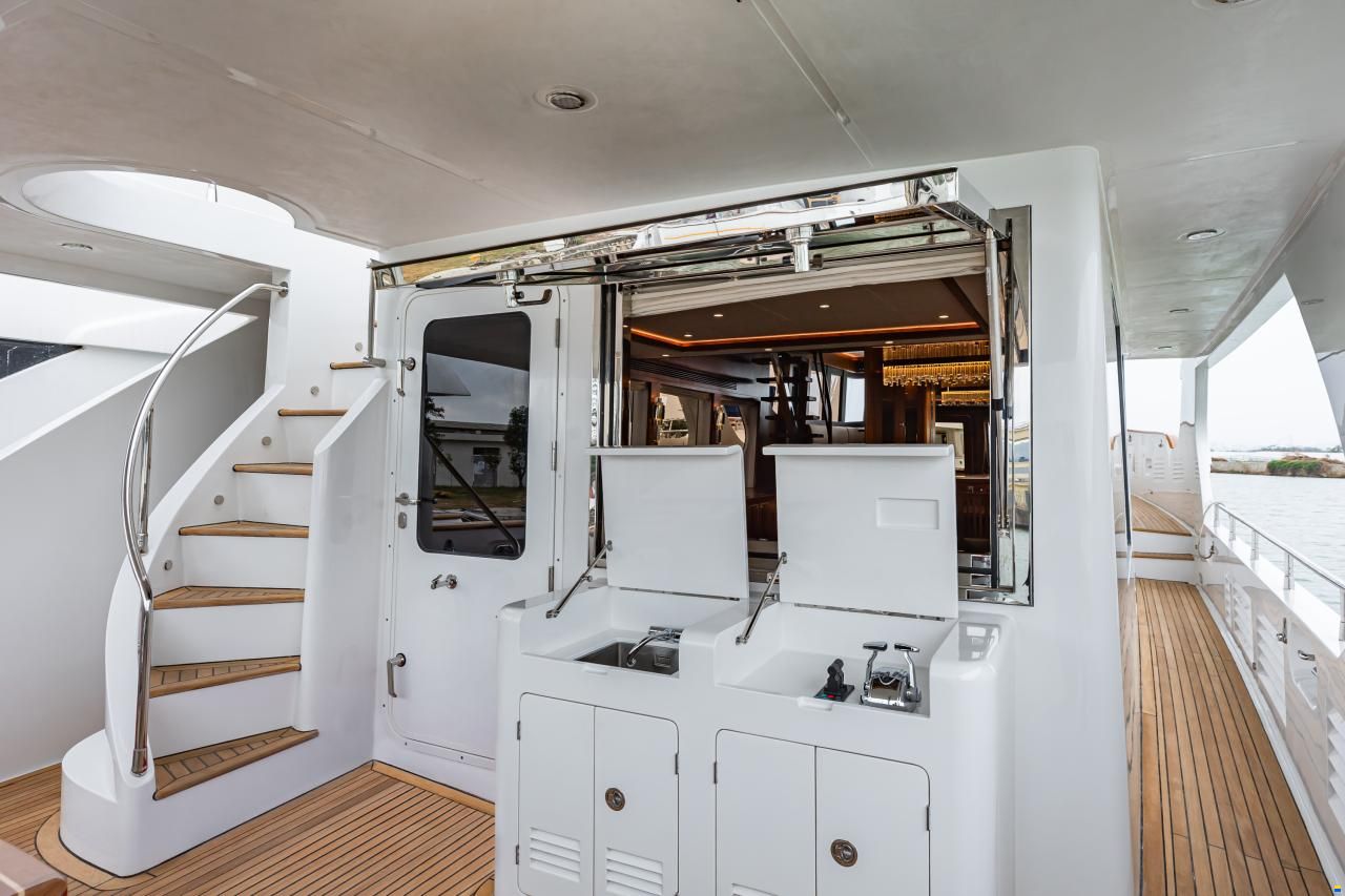 Selene 72 Explorer