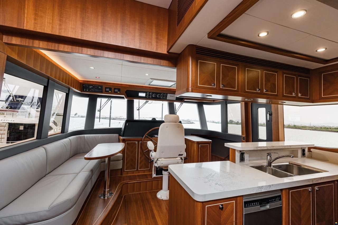 Selene 72 Explorer