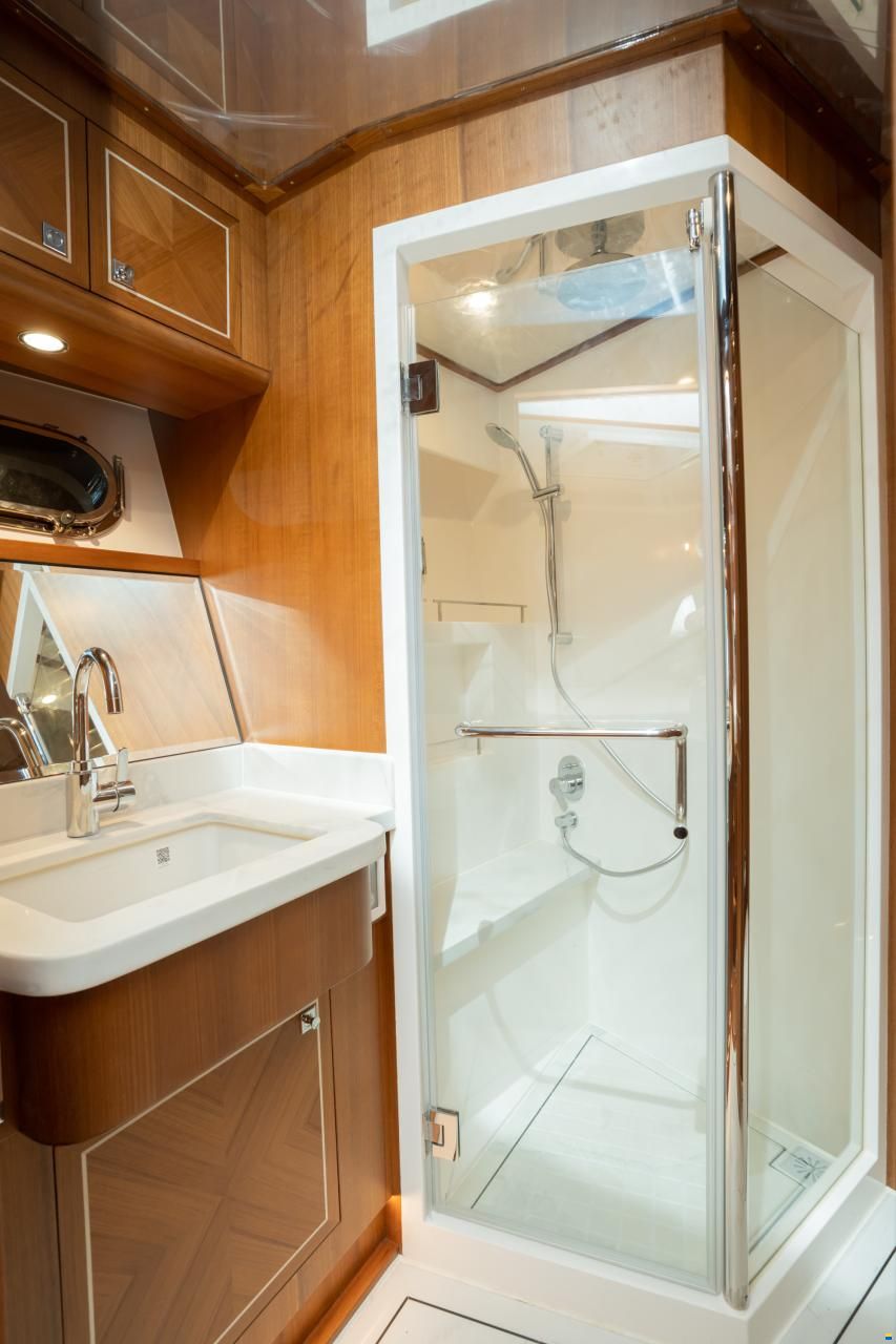 Selene 72 Explorer