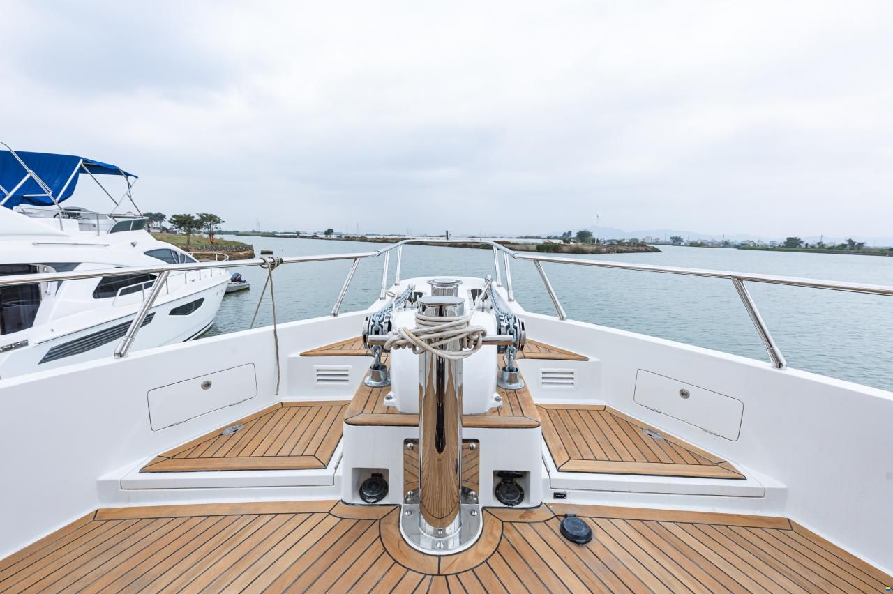 Selene 72 Explorer