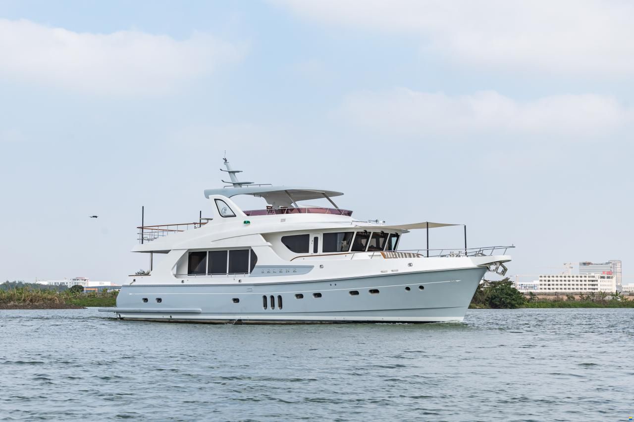 Selene 72 Explorer