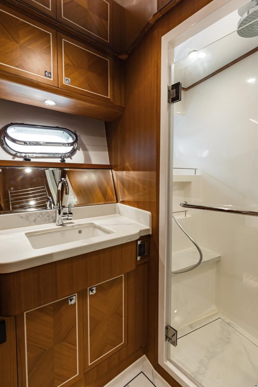 Selene 72 Explorer