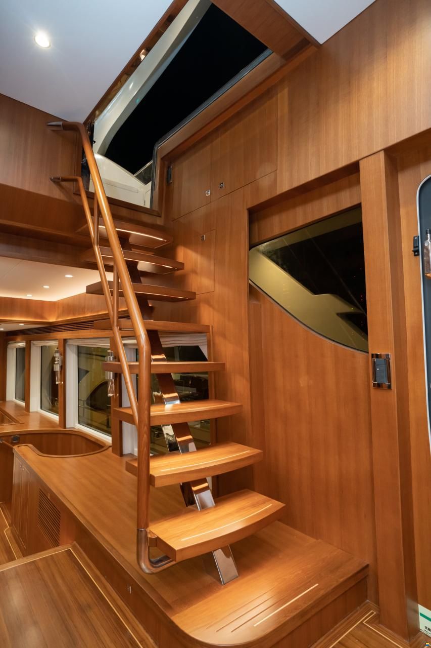 Selene 72 Explorer