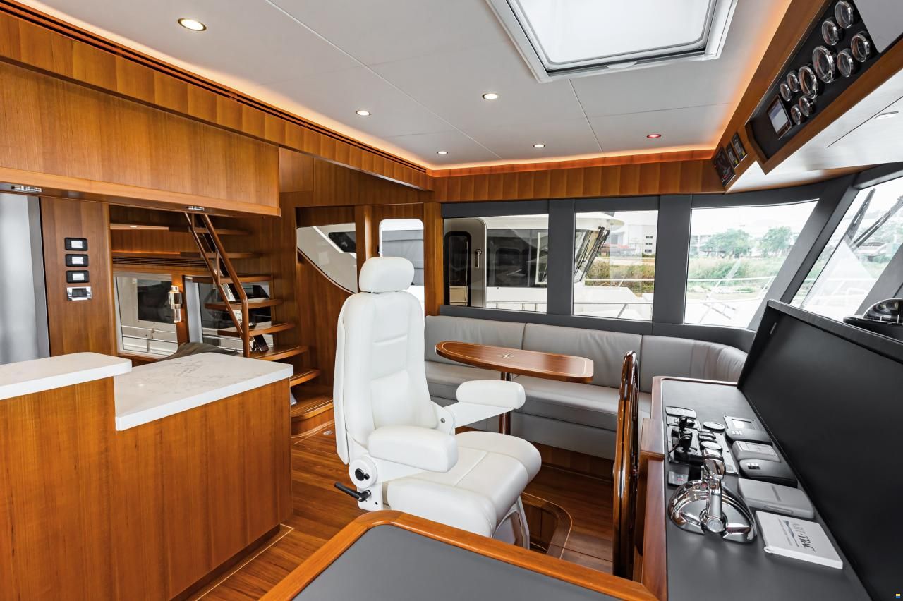 Selene 72 Explorer