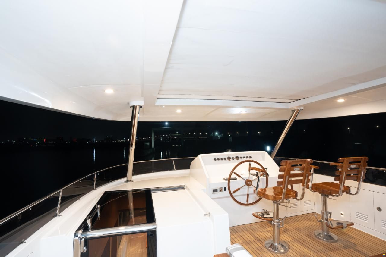 Selene 72 Explorer