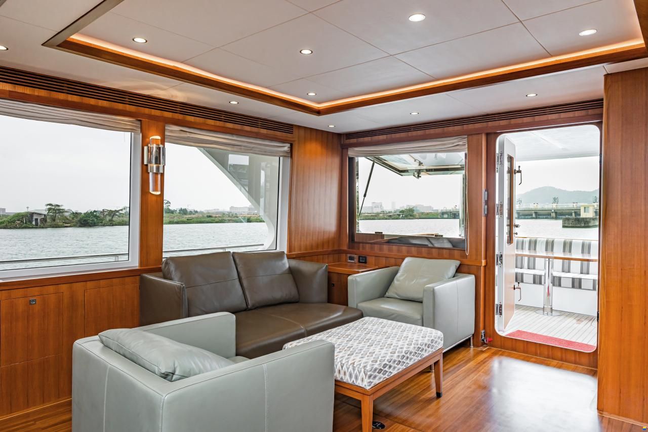 Selene 72 Explorer