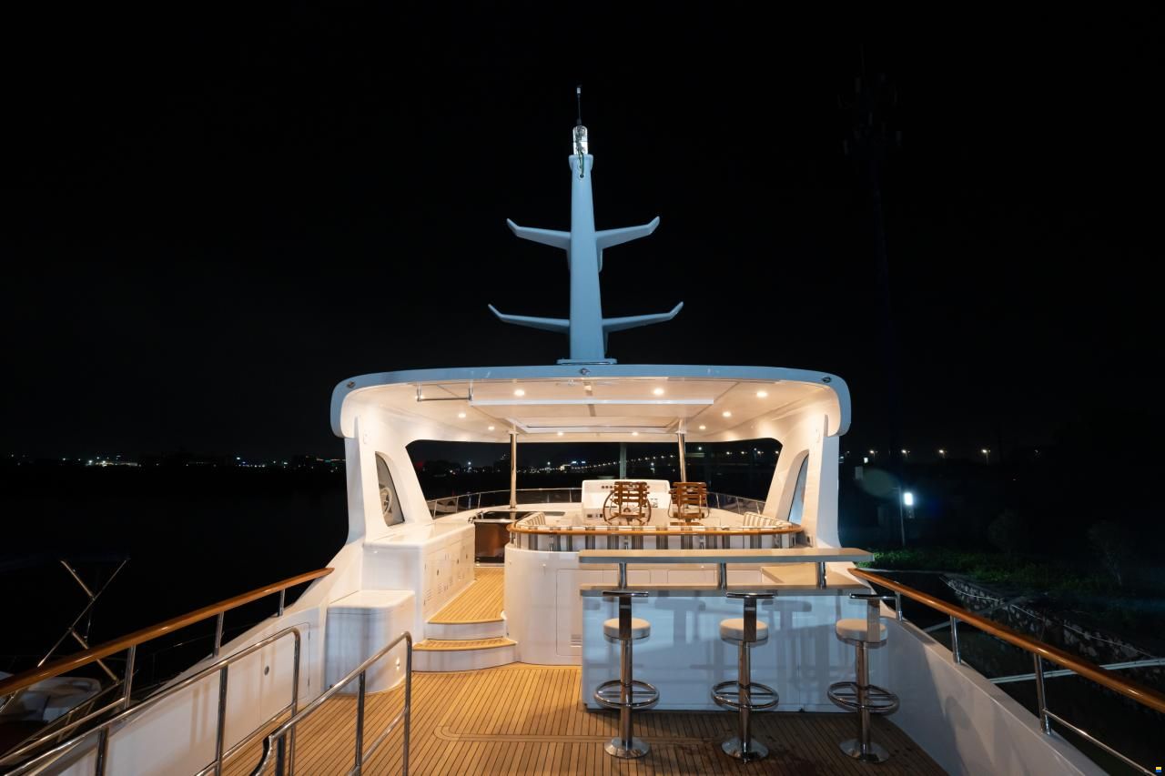Selene 72 Explorer