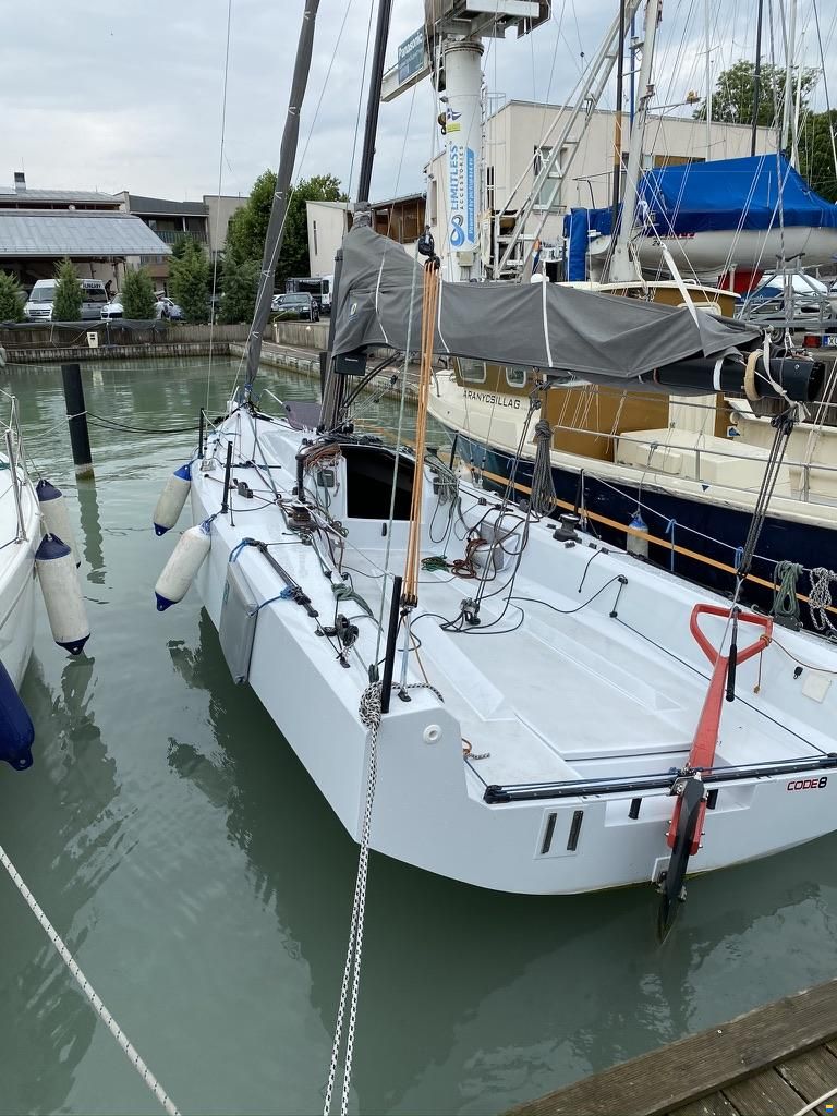 Code 8 canting keel
