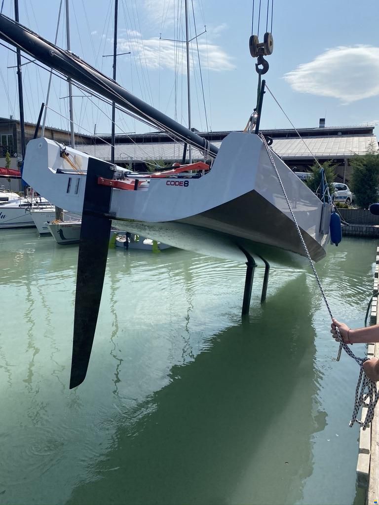 Code 8 canting keel