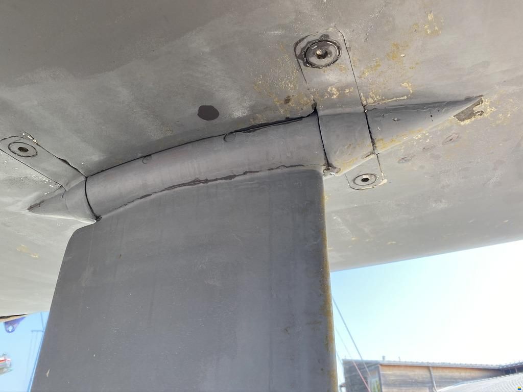 Code 8 canting keel