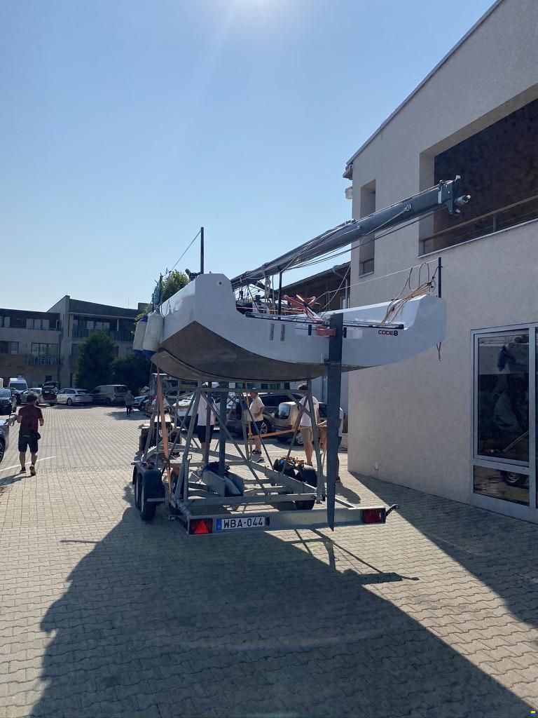 Code 8 canting keel