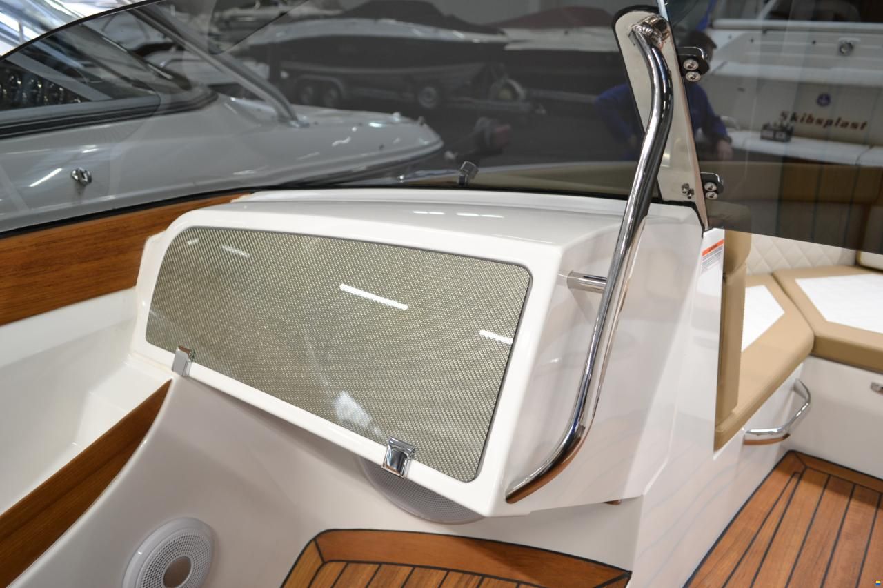VTS Boats Flying Shark 5.7 Bowrider Deluxe
