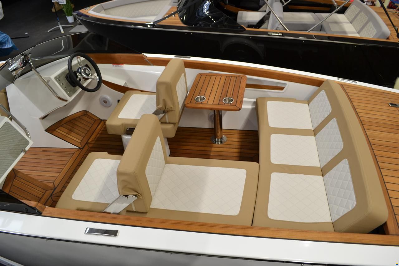 VTS Boats Flying Shark 5.7 Bowrider Deluxe