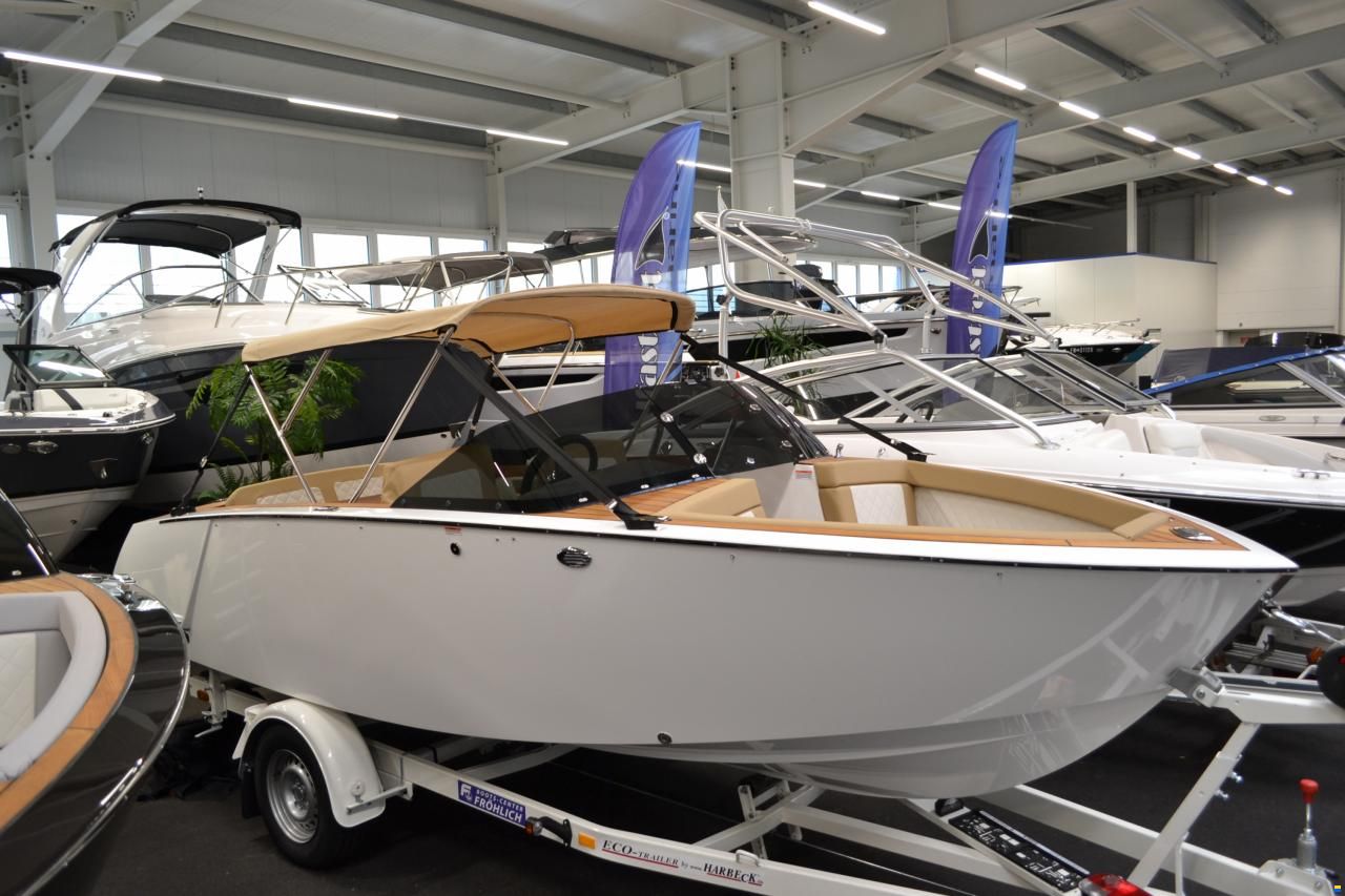 VTS Boats Flying Shark 5.7 Bowrider Deluxe
