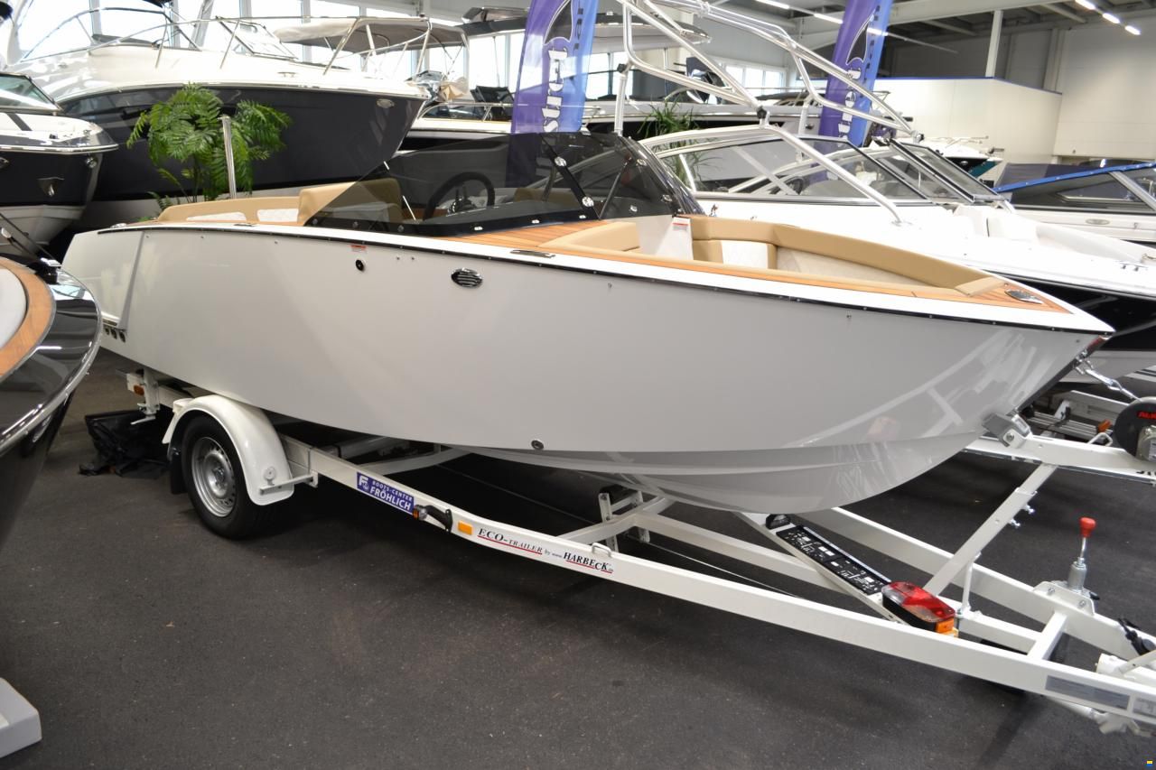 VTS Boats Flying Shark 5.7 Bowrider Deluxe