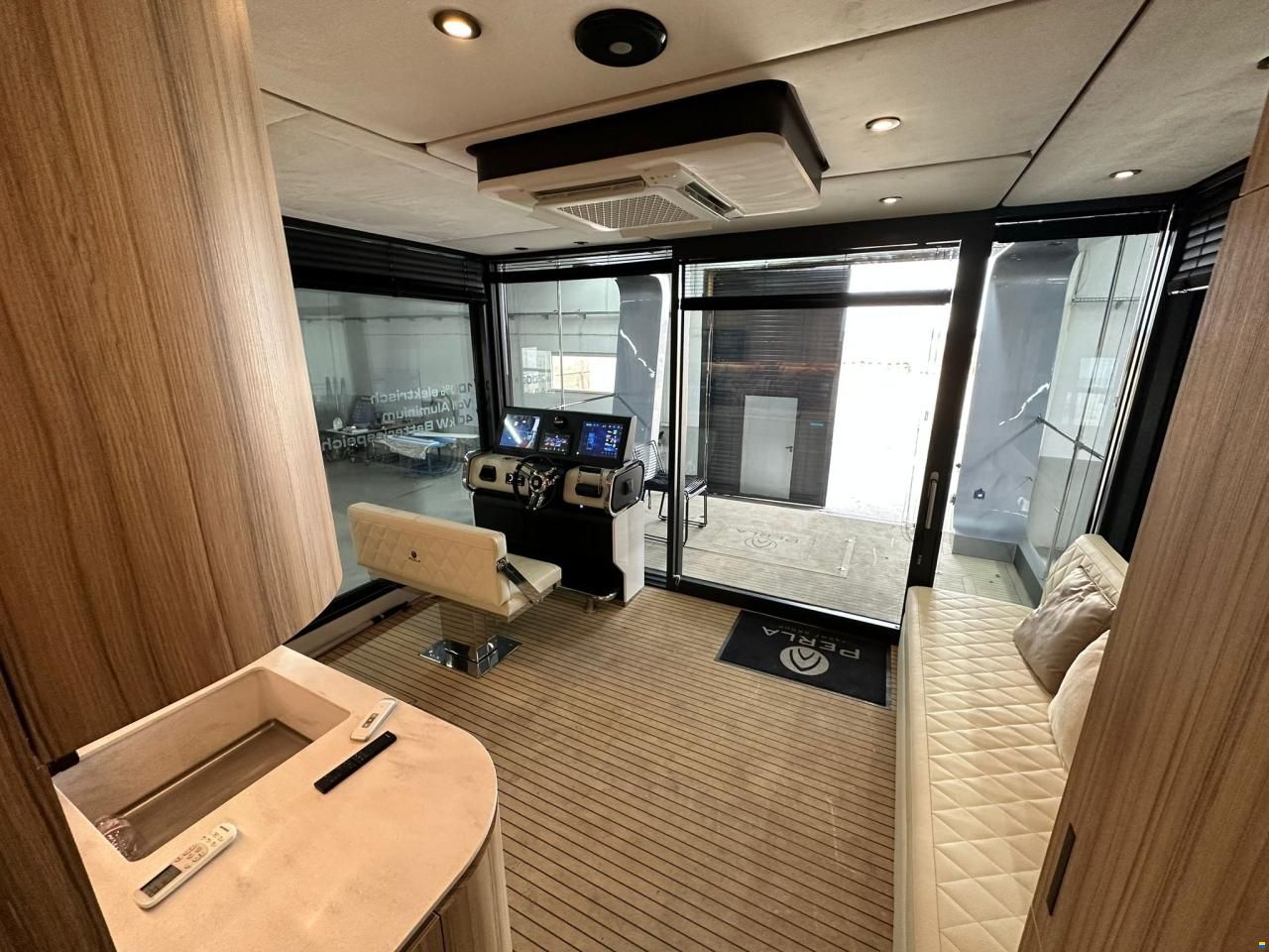 Perla Houseboat E-vision 42