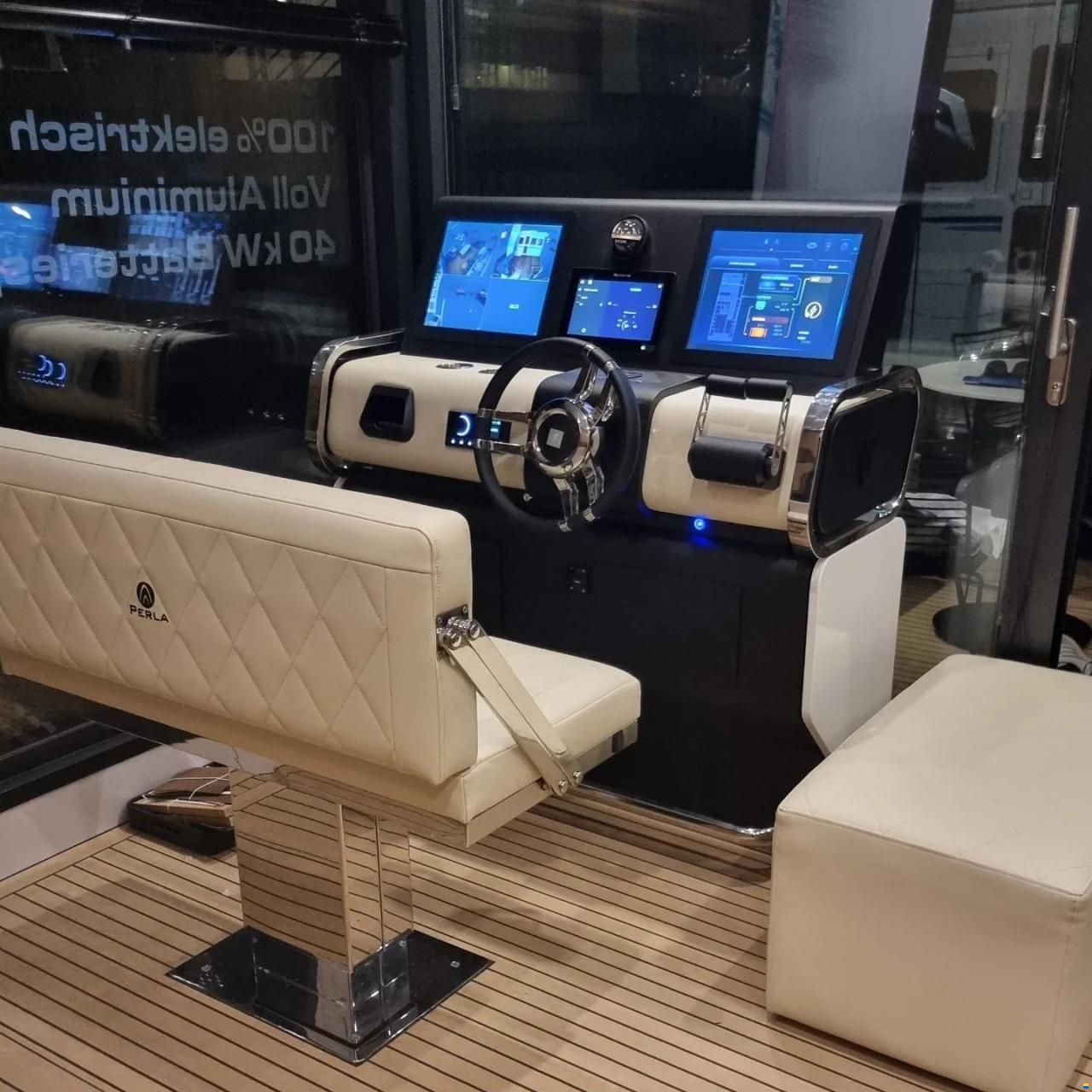 Perla Houseboat E-vision 42