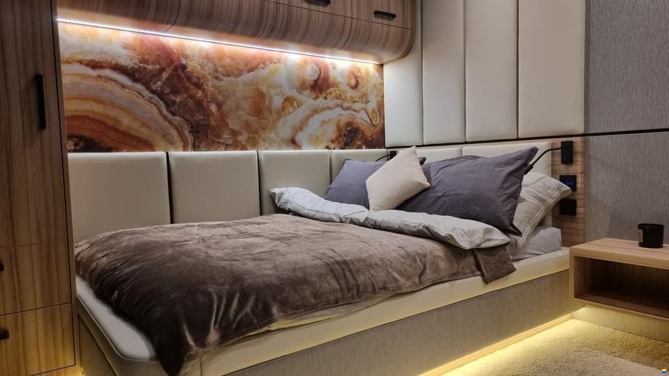 Perla Houseboat E-vision 42